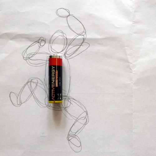 papírra skiccelve a pókember figura