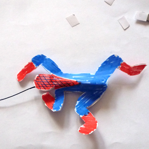 a pókember figura az elem másik oldalára is felragasztva